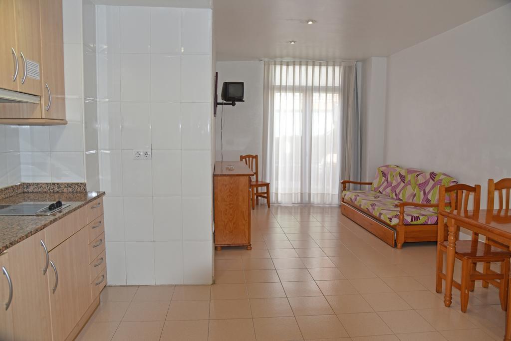 Apartamentos Ar Dosjoimi Lloret de Mar Ngoại thất bức ảnh