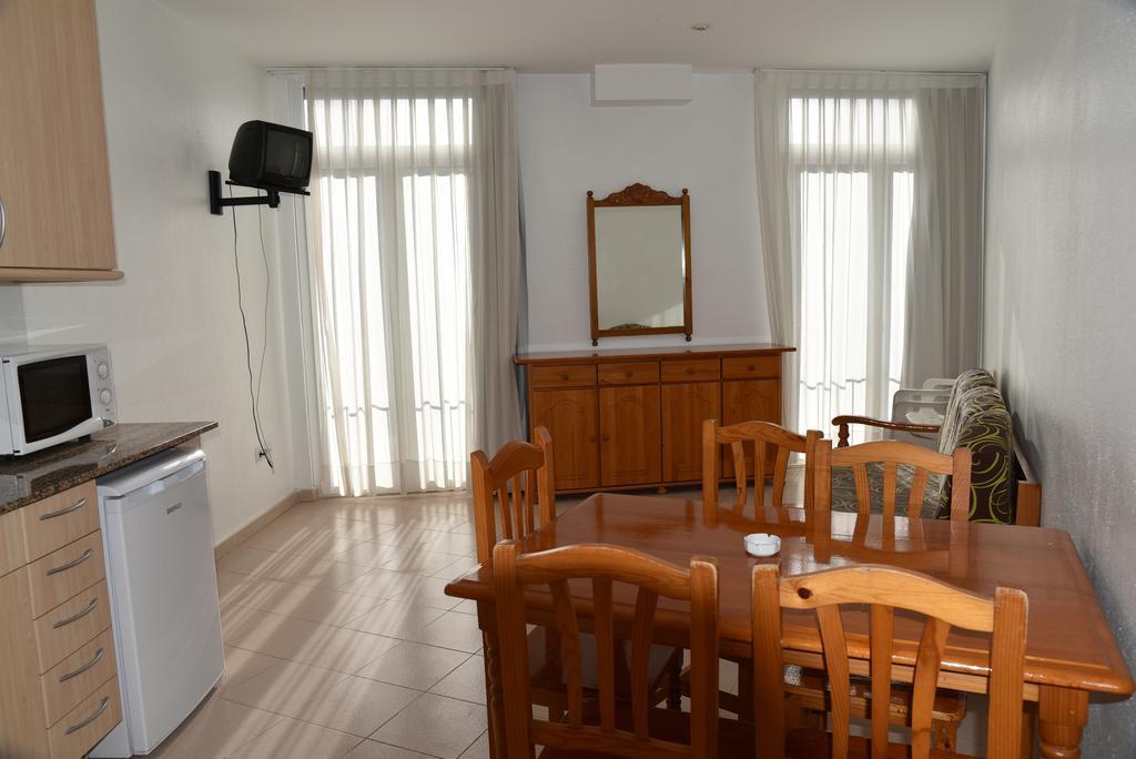 Apartamentos Ar Dosjoimi Lloret de Mar Ngoại thất bức ảnh