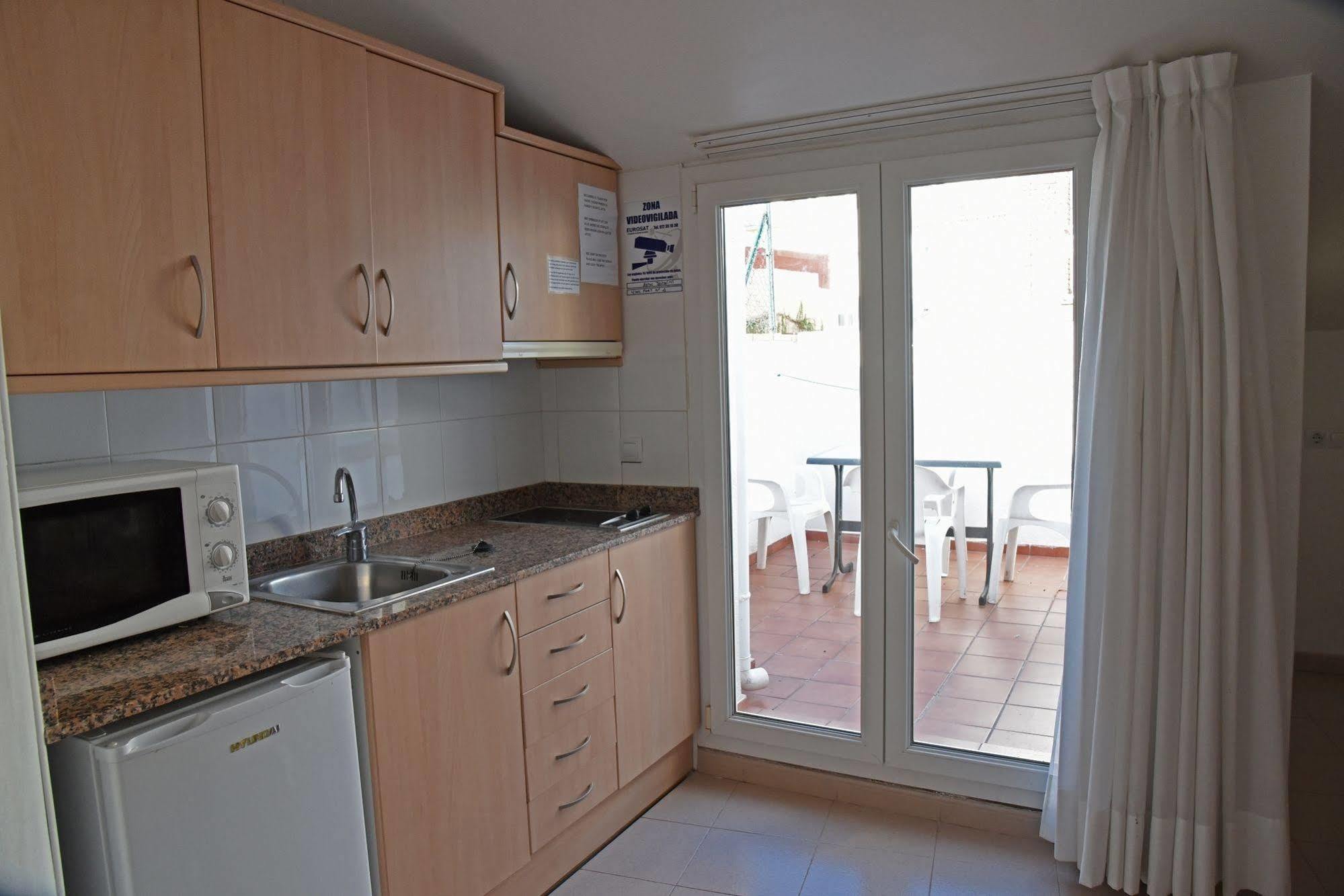 Apartamentos Ar Dosjoimi Lloret de Mar Ngoại thất bức ảnh